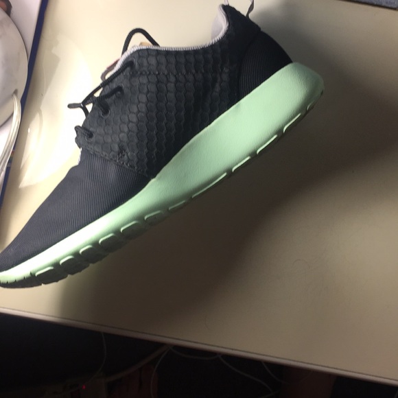 Men’s Nike Rosherun Yeezy 8.5 Like New - Picture 4 of 5
